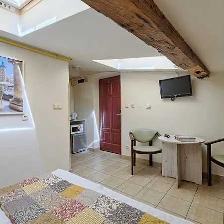 Urban Nest - Double In The Attic Krakov